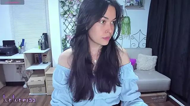 Discover our girls online shows and discover the company of countless livestreamers, with stunning shapes, sex toys and more.