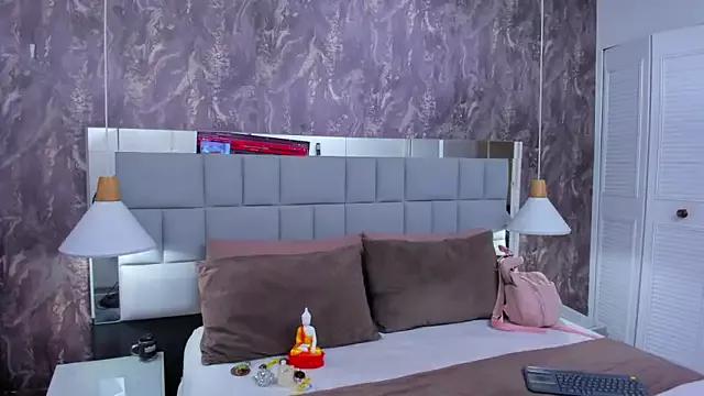 Discover our girls online shows and discover the company of countless livestreamers, with stunning shapes, sex toys and more.