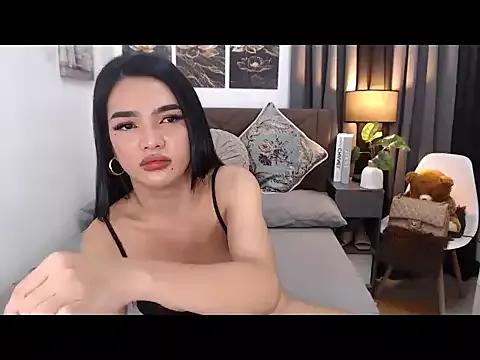 Discover our girls online shows and discover the company of countless livestreamers, with stunning shapes, sex toys and more.