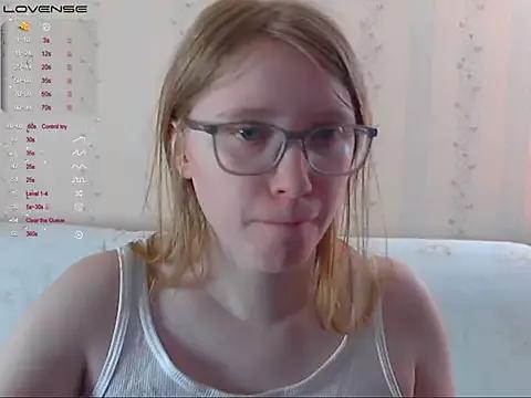 Discover our girls online shows and discover the company of countless livestreamers, with stunning shapes, sex toys and more.