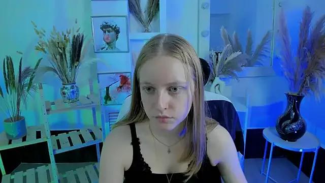 LuunaWiinters from StripChat