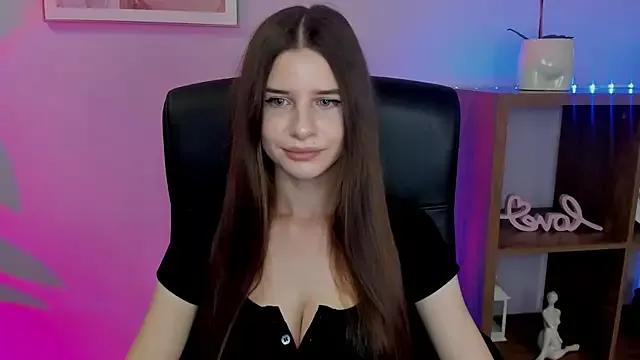 Discover our girls online shows and discover the company of countless livestreamers, with stunning shapes, sex toys and more.