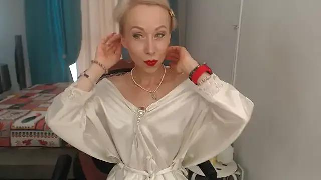 LuxuryNika from StripChat