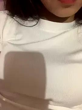 Lyanh13 webcams show profile image 