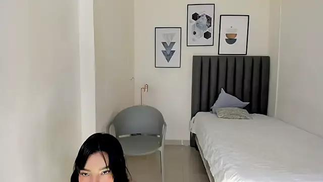 Discover our girls online shows and discover the company of countless livestreamers, with stunning shapes, sex toys and more.