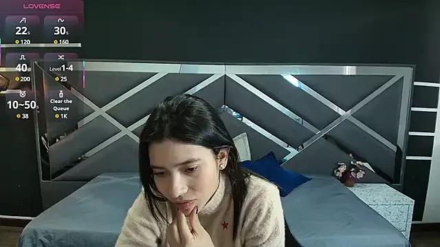 Discover our girls online shows and discover the company of countless livestreamers, with stunning shapes, sex toys and more.