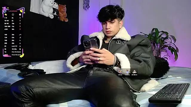 LyleBennett_ from StripChat is Freechat