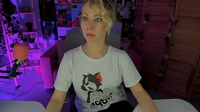 Discover our girls online shows and discover the company of countless livestreamers, with stunning shapes, sex toys and more.