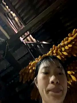 LylyOx9 from StripChat