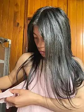 LylyOx9 from StripChat