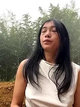 LylyOx9 from StripChat