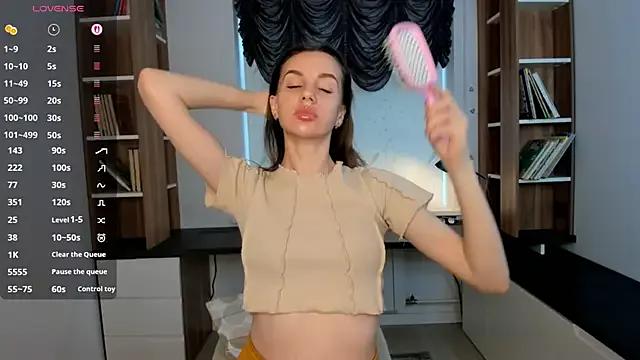 LynDarnell from StripChat is Freechat