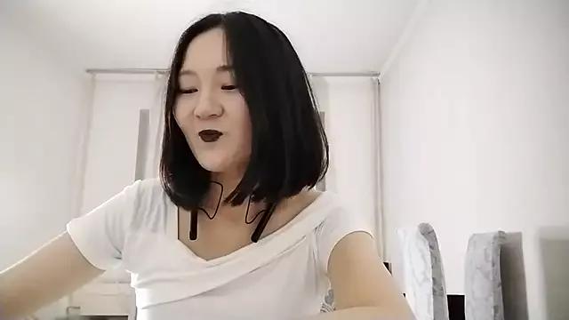 Lyndasilk from StripChat is Freechat