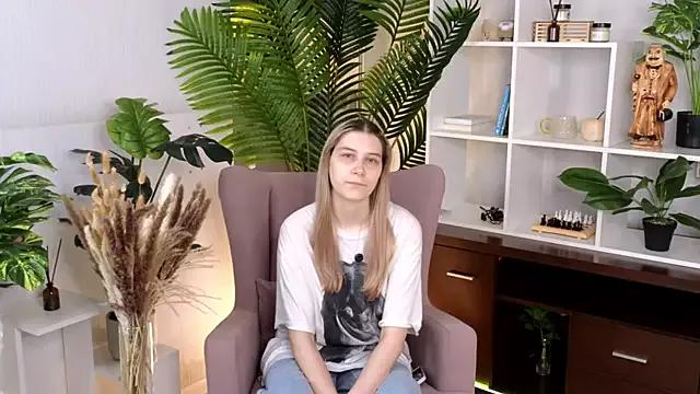 LynetGillim from StripChat is Freechat