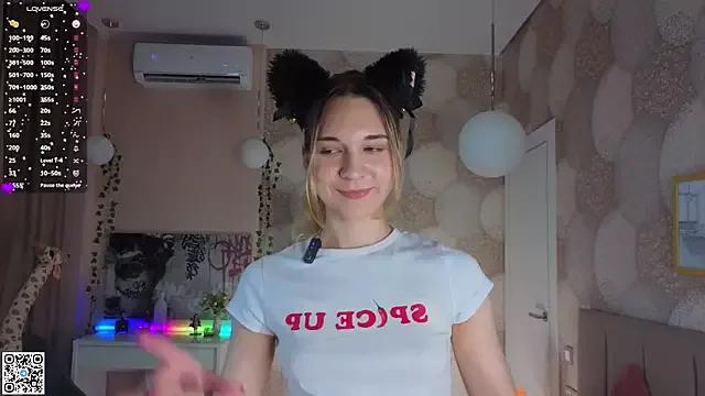 Discover our girls online shows and discover the company of countless livestreamers, with stunning shapes, sex toys and more.