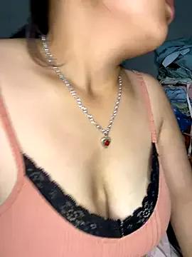 Lyrasss from StripChat is Freechat