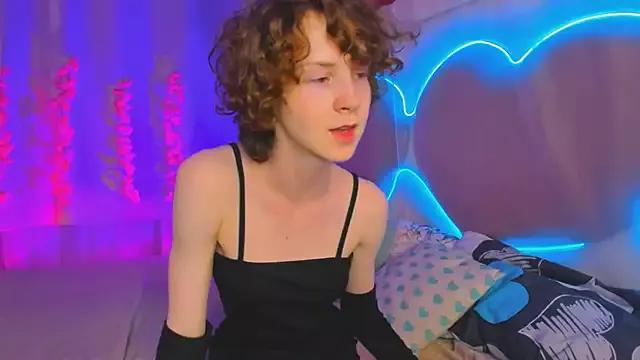 Discover our girls online shows and discover the company of countless livestreamers, with stunning shapes, sex toys and more.