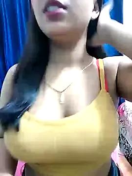 Maahhii_2 from StripChat