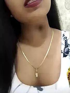 Photos of Maahhii_2 from StripChat is Freechat