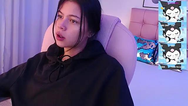 Discover our girls online shows and discover the company of countless livestreamers, with stunning shapes, sex toys and more.