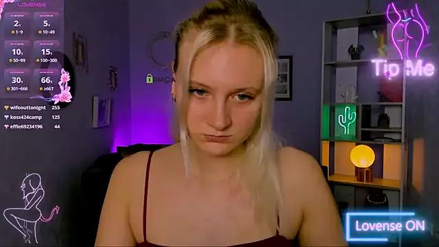 madam_uliis from StripChat