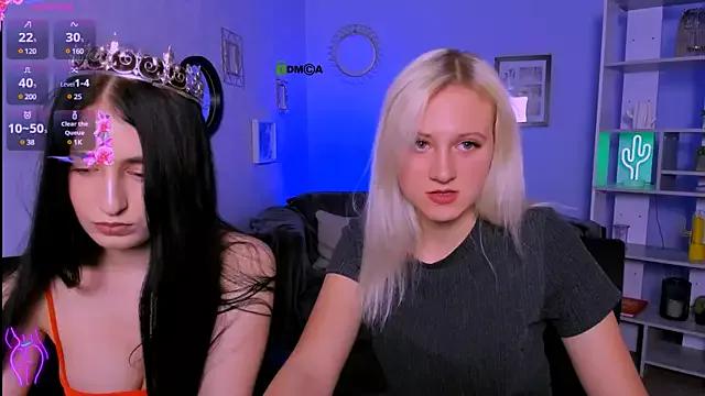 Discover our girls online shows and discover the company of countless livestreamers, with stunning shapes, sex toys and more.