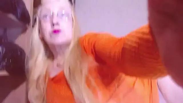 MadamBombShell from StripChat