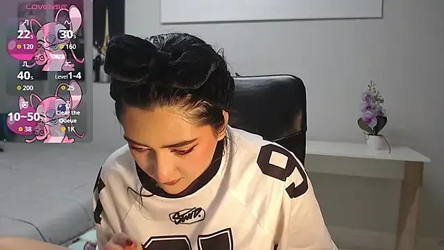 madame_lottie from StripChat