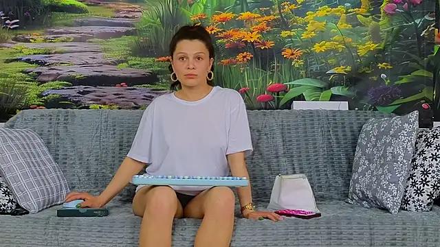 MadameDeFeu from StripChat