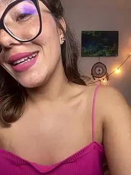 MadameNat from StripChat