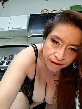 Discover our girls online shows and discover the company of countless livestreamers, with stunning shapes, sex toys and more.