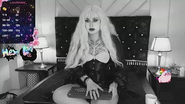 Madamexravenx from StripChat