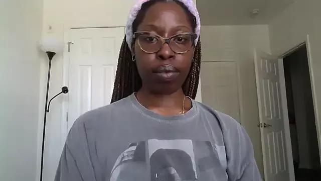 MadamIndigo from StripChat