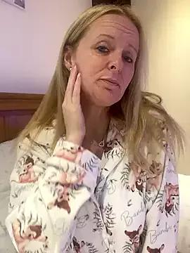 madamlillyrose from StripChat is Freechat