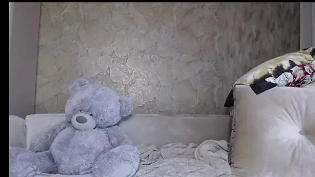 madamss12 from StripChat