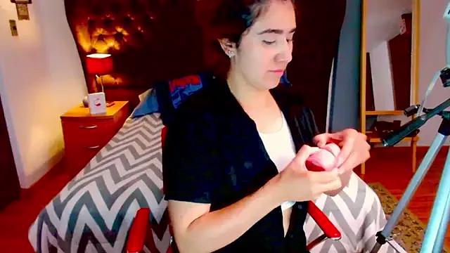 maddie_beauty from StripChat is Freechat