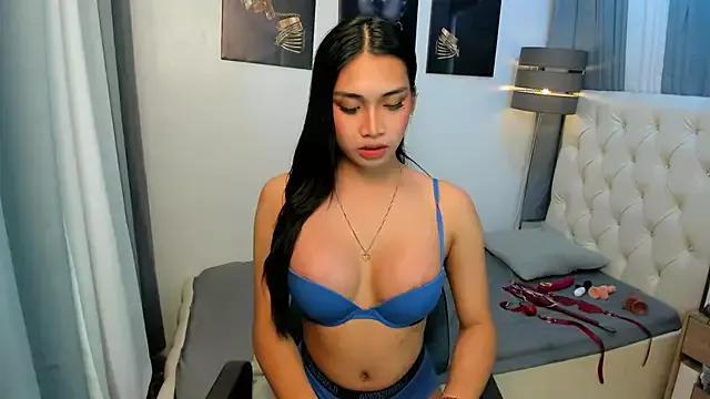 Discover our girls online shows and discover the company of countless livestreamers, with stunning shapes, sex toys and more.