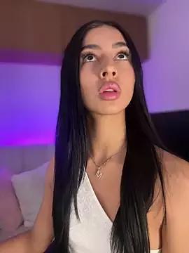 Discover our girls online shows and discover the company of countless livestreamers, with stunning shapes, sex toys and more.