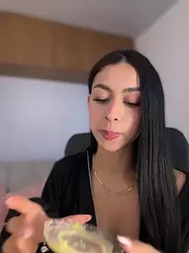 Discover our girls online shows and discover the company of countless livestreamers, with stunning shapes, sex toys and more.