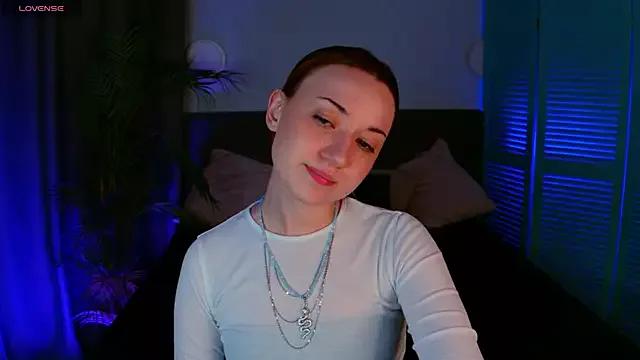 Discover our girls online shows and discover the company of countless livestreamers, with stunning shapes, sex toys and more.