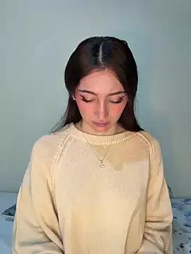 Discover our girls online shows and discover the company of countless livestreamers, with stunning shapes, sex toys and more.