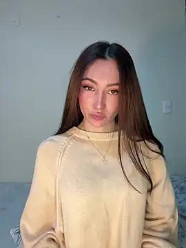 Discover our girls online shows and discover the company of countless livestreamers, with stunning shapes, sex toys and more.