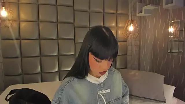 Discover our girls online shows and discover the company of countless livestreamers, with stunning shapes, sex toys and more.