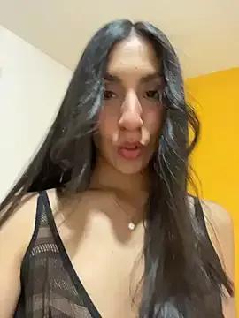 Discover our girls online shows and discover the company of countless livestreamers, with stunning shapes, sex toys and more.