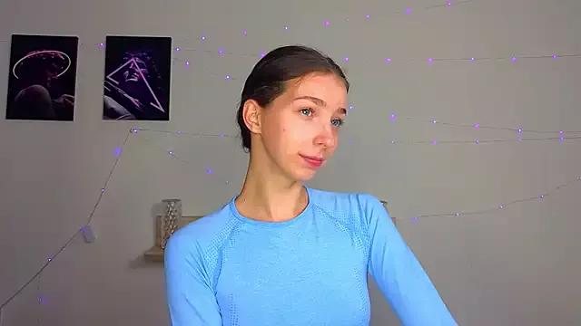 Discover our girls online shows and discover the company of countless livestreamers, with stunning shapes, sex toys and more.
