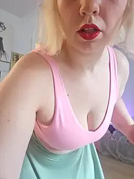Discover our girls online shows and discover the company of countless livestreamers, with stunning shapes, sex toys and more.