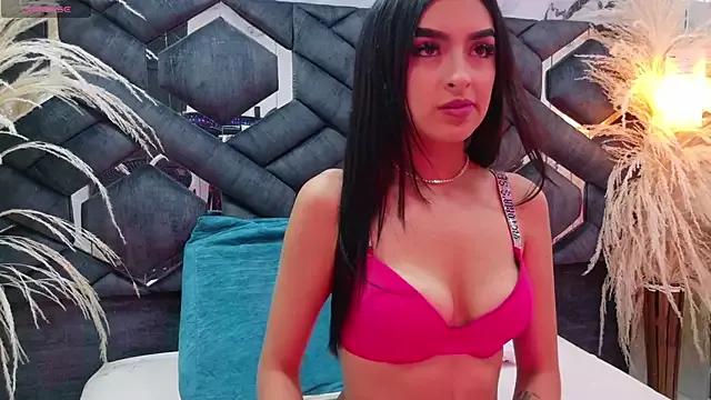 Discover our girls online shows and discover the company of countless livestreamers, with stunning shapes, sex toys and more.
