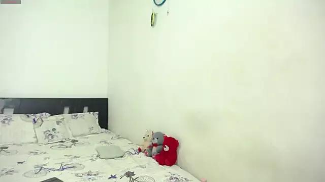 Discover our girls online shows and discover the company of countless livestreamers, with stunning shapes, sex toys and more.