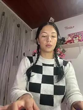 Discover our girls online shows and discover the company of countless livestreamers, with stunning shapes, sex toys and more.
