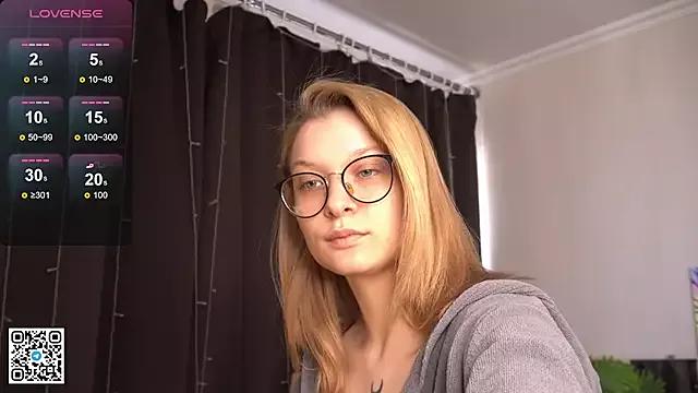 Photos of MaeEversley from StripChat is Freechat